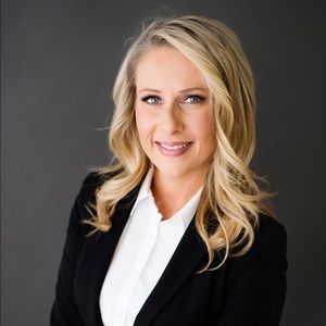 Meet your Posher, Hilary